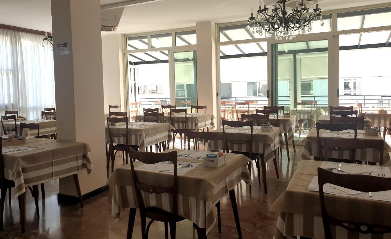 Hotel Tourist Meuble 里米尼 外观 照片